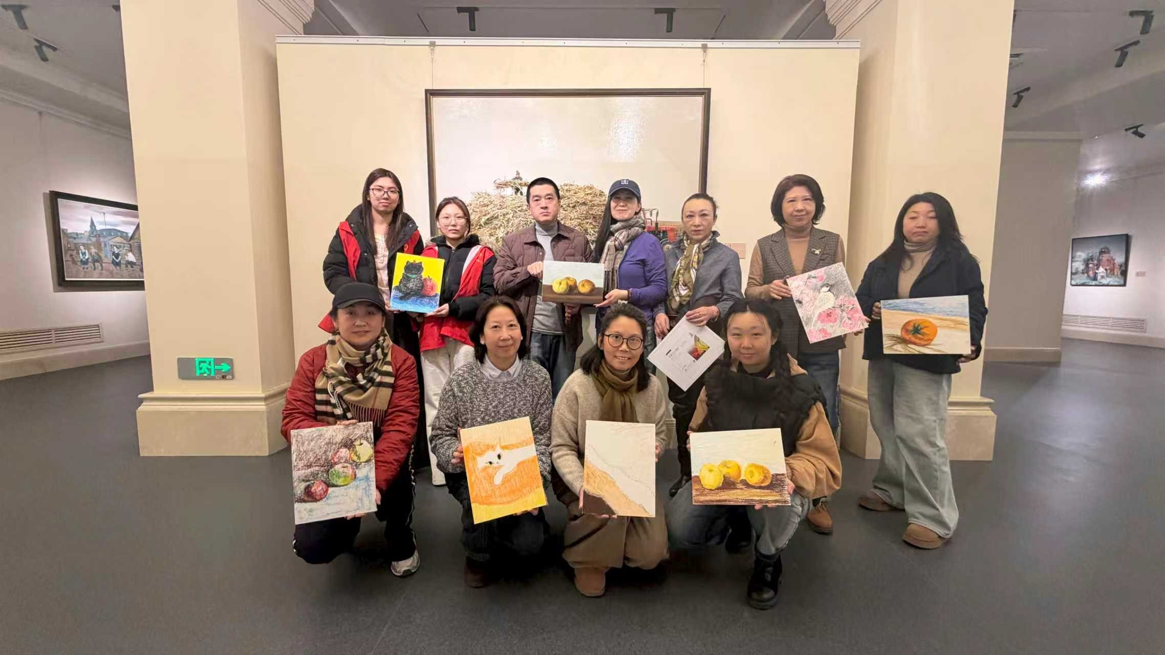 从课堂到展厅：华德艺术学子在省美术馆完成一场“沉浸式美育课”