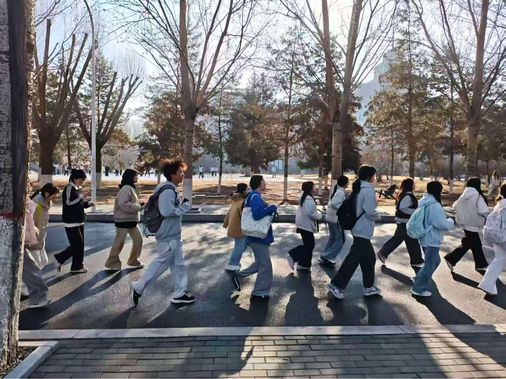艺彩纷呈丨晨光燃活力 砺行展芳华