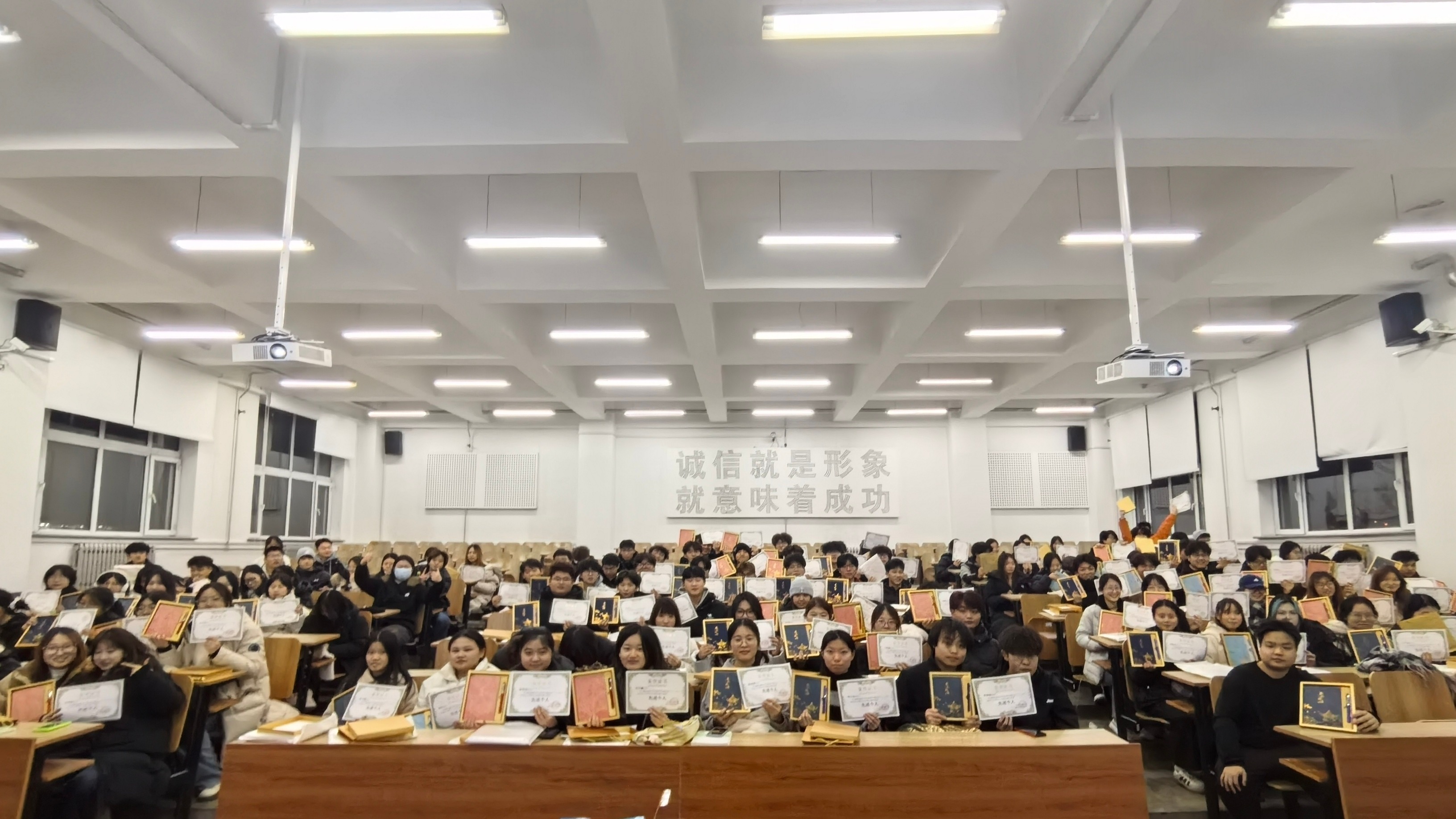 学风建设丨校园文化艺术节暨“一二·九”运动90周年大合唱活动表彰总结会